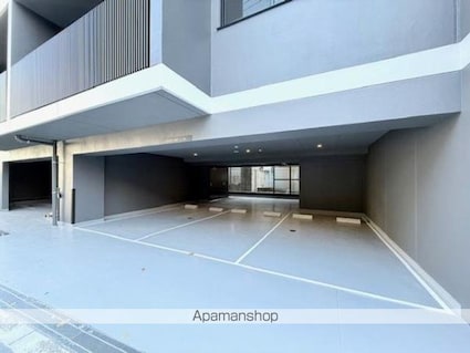 エレミ本蓮沼[2LDK/55.74m2]の駐車場