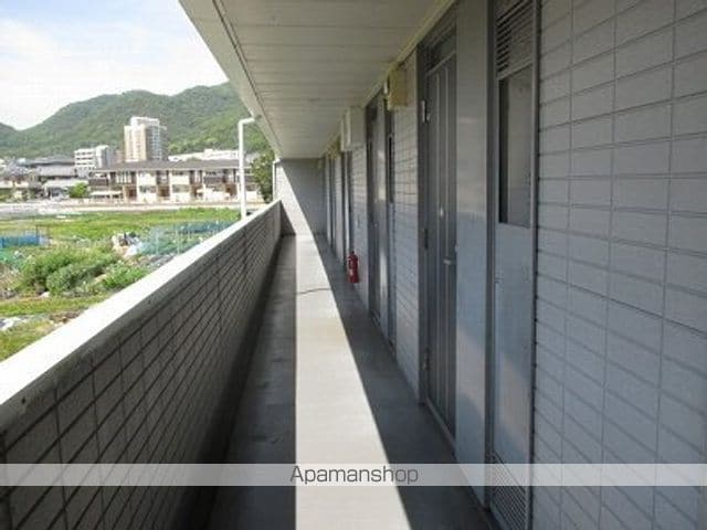 レオパレスフレーズ壱番館の玄関写真