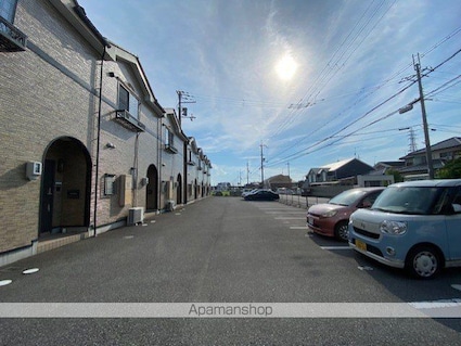 ティアラハイツ常福寺[2LDK/64.8m2]の駐車場3