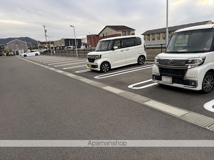 キキョウＫ．ＴツバキＫ．Ｔ　キキョウＫ．Ｔ[1LDK/42.14m2]の駐車場