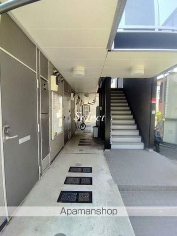 レオパレスカーサ コリーナの玄関写真