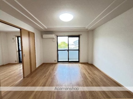 ＱＵＥＥＮ　Ⅱ[2LDK/57.33m2]のリビング・居間1