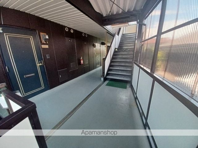小平ビルの玄関写真