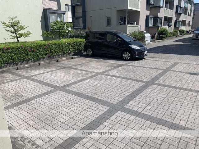 カルチェ・ダムールD棟の玄関写真