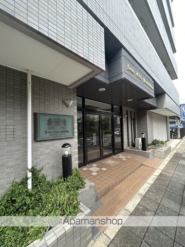 ライオンズシティ浦和常盤の玄関写真