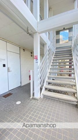 レオパレスグリーンヒルズの玄関写真
