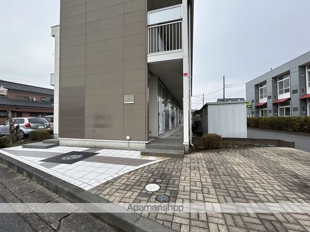 レオパレスアラモードIIIの玄関写真