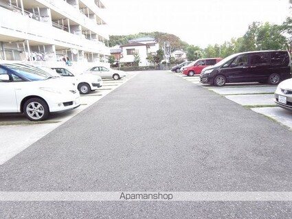 コーポ中秦[3LDK/85.25m2]の駐車場