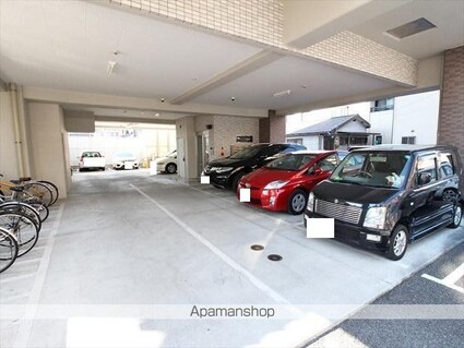 グラシアス萱町[1LDK/31.71m2]の駐車場