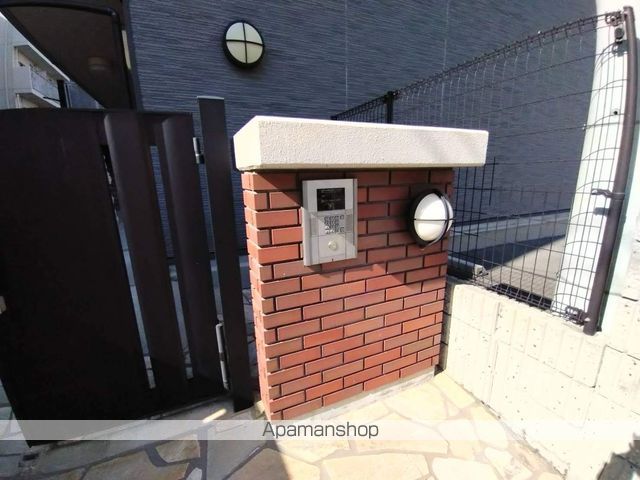 レオパレスエアポートの玄関写真