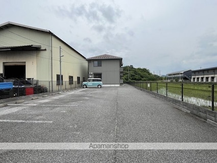 ＥＡＳＴ　ＮＯＮＡＭＩ　六番館[2LDK/56.8m2]の駐車場1