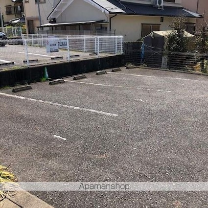 ブライトソレム２[1R/25m2]の駐車場2