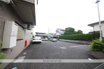 トライアーバンめじろ台[3LDK/64m2]の駐車場