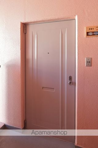 岡田ハイツの玄関写真