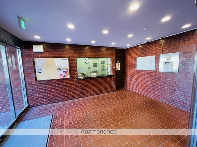 ロジマン西麻布の玄関写真