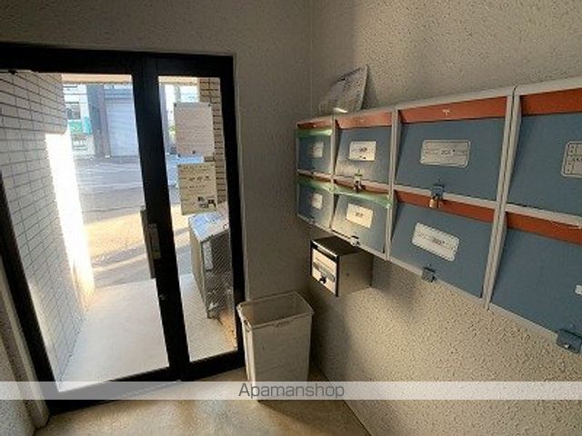 カレラ弐番館の玄関写真