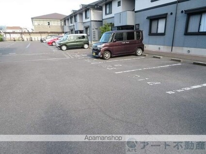 セルーナ椿　Ｄ棟[2LDK/53.72m2]の駐車場1