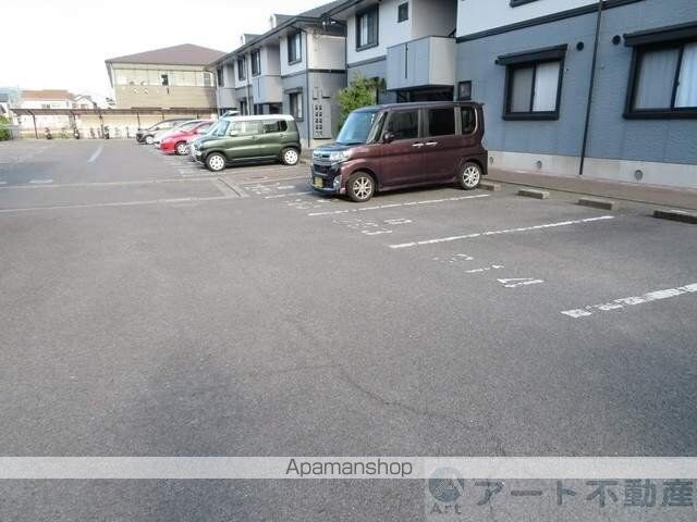 セルーナ椿　Ｄ棟[2LDK/53.72m2]の駐車場1