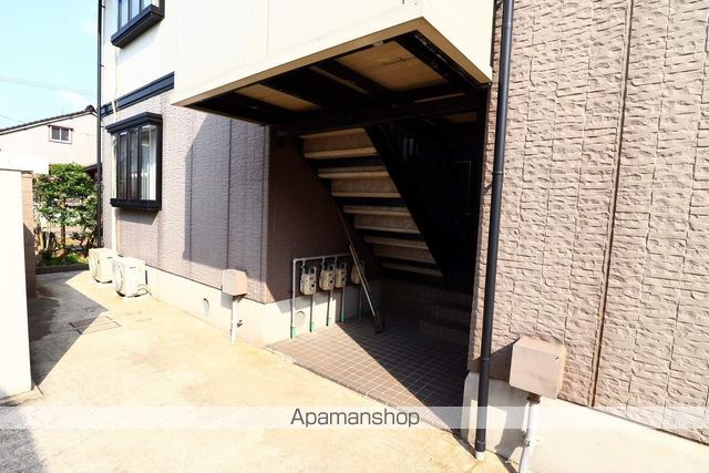 モンターニュリーブル B棟の玄関写真