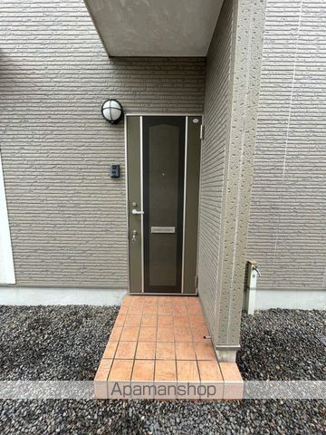 北諸県郡三股町 2階建 築19年の玄関写真