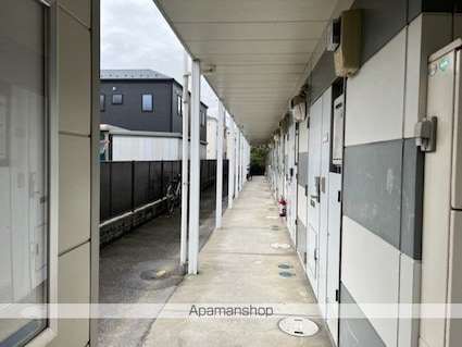 レオパレスグレース十里[1K/22.35m2]のエントランス2