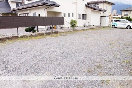 境青山ハイツ[1K/21m2]の駐車場1