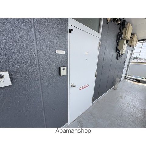 花山ビルの玄関写真