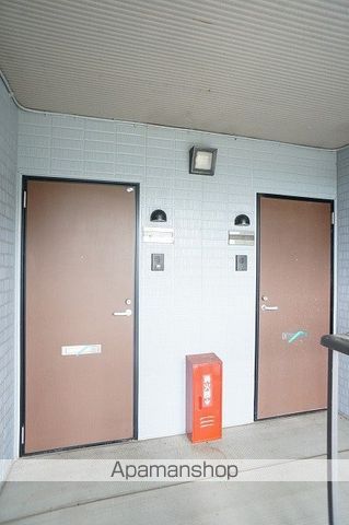 ゼファーAの玄関写真