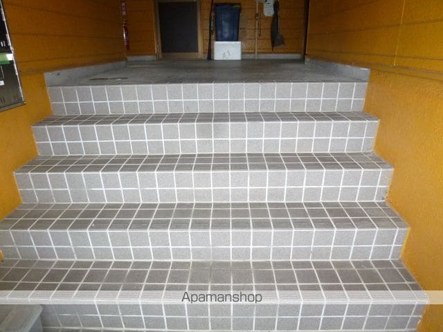 アーバンウエーブ岩成台の玄関写真