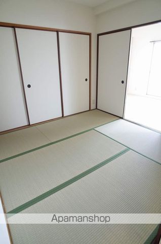 門真市 4階建 築35年の内装写真