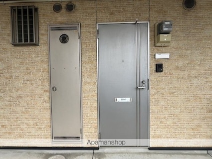 滋賀県犬上郡豊郷町大字沢[1K/28.01m2]のエントランス2