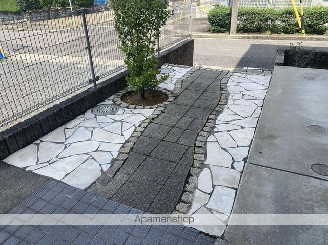 レオパレスイターナル原の玄関写真