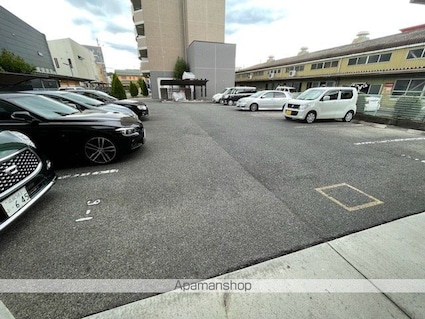 滋賀県草津市野路町[1K/25m2]の駐車場
