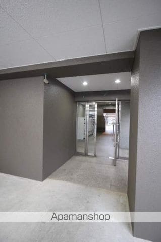 アンブシュール京橋の玄関写真