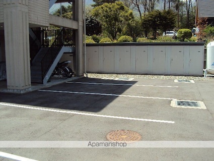 リンピアＳａｋａｉ[2DK/43.74m2]の駐車場2