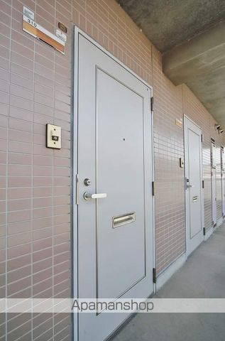 シビル西新浜の玄関写真