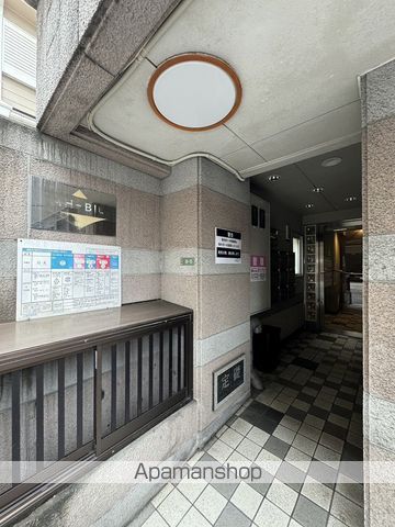 AHビルの玄関写真