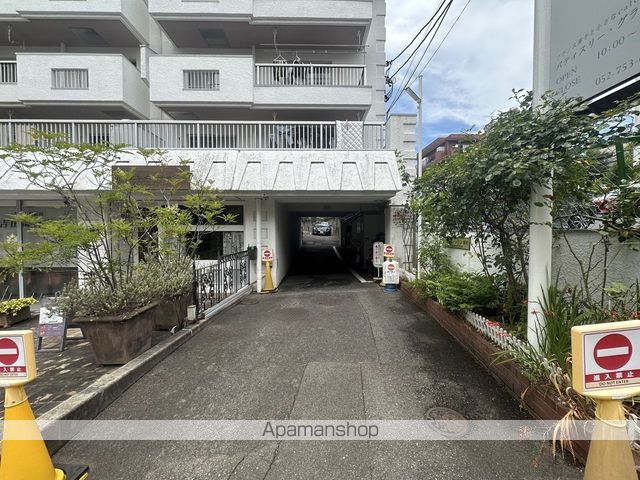 池洞マンションの玄関写真