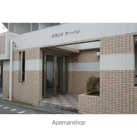 グランドアーバンの玄関写真