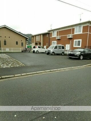 広島県府中市中須町[3DK/52.53m2]の駐車場