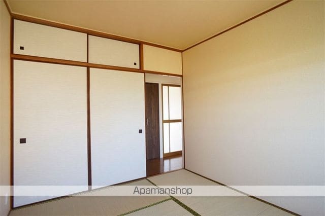 フラワリータウン生駒A棟の内装写真