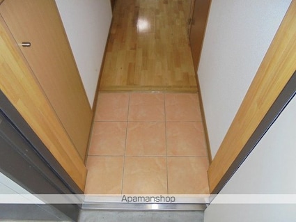 Ｓａｎｃｔｕａｒｙ[1K/27.69m2]の玄関