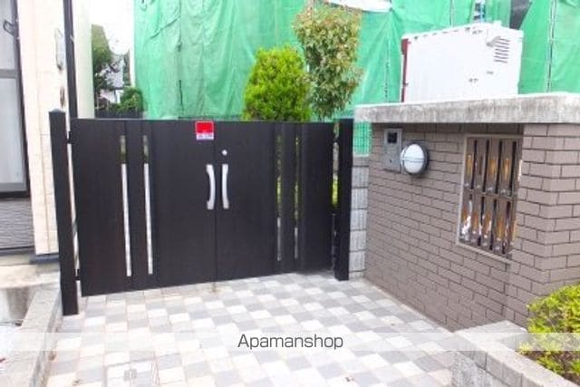 レオパレスリバー Kの玄関写真