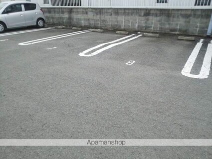 和歌山県和歌山市楠見中[1K/23.58m2]の駐車場1