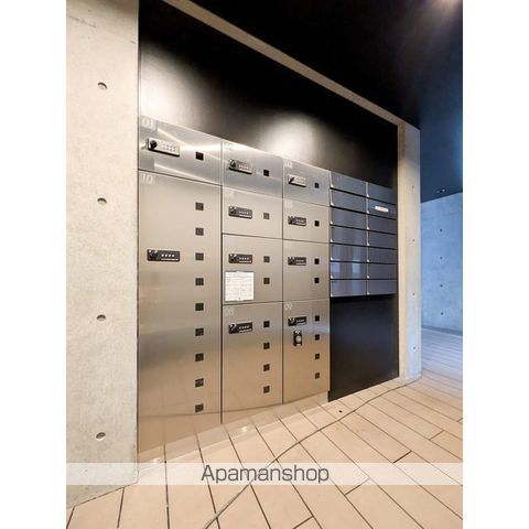 エクサム三軒茶屋IVの玄関写真