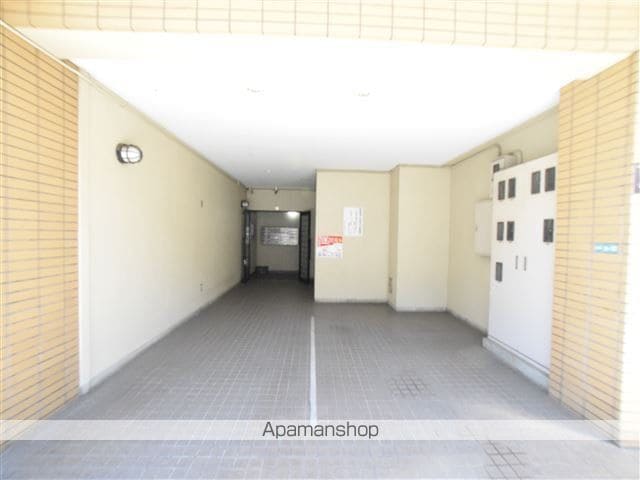 MKビルの玄関写真