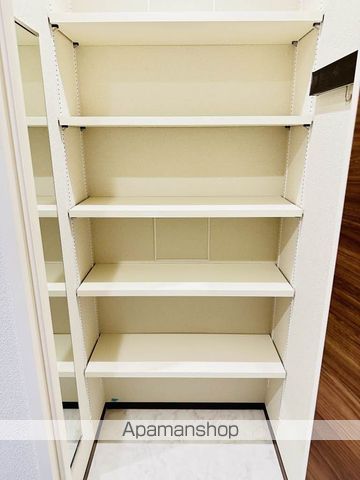 シャーメゾン帯小入口の内装写真