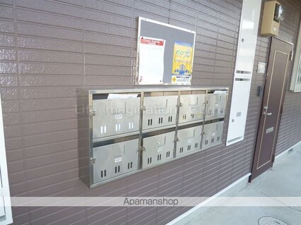 メゾンクレセラⅡ[2DK/47.23m2]のエントランス3