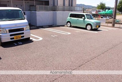 ハンプトンコート[1K/30m2]の駐車場1