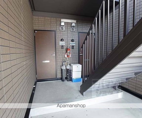 ウィンディアコリーヌE棟の玄関写真